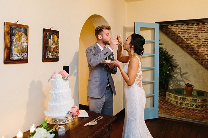 Casa Feliz Wedding Cutting the cake | Photographed by Kt Crabb Photography