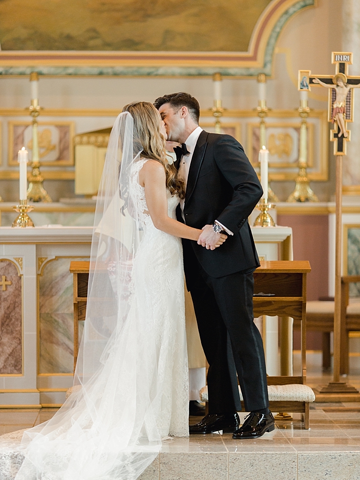first kiss| NYC Wedding Photographer | Beacon Roundhouse New York Wedding | photographed by Kt Crabb Photography